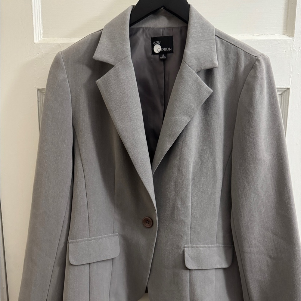 ⭐️Women’s one button blazer. First Option, grey, Sz 12